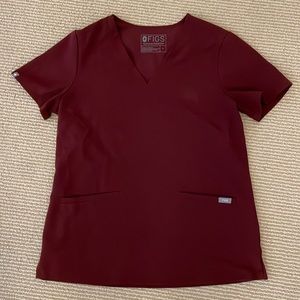 NWOT Figs Casma 3 pocket scrub top burgundy
